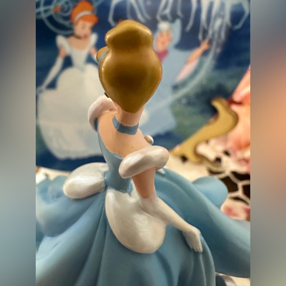 Disney Cinderella’s Dance Heirloom Music Box Collection - Picture 10 of 17